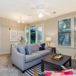 Heart Of Downtown Memphis! Sleeps 6! Apartment Memphis